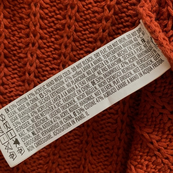 Forever 21 V-Neck Cropped Knit Sweater - Picture 4 of 4